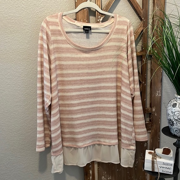 Torrid Size 3 Tunic knit blouse w faux under layer, feminine pink and cream - Picture 1 of 7